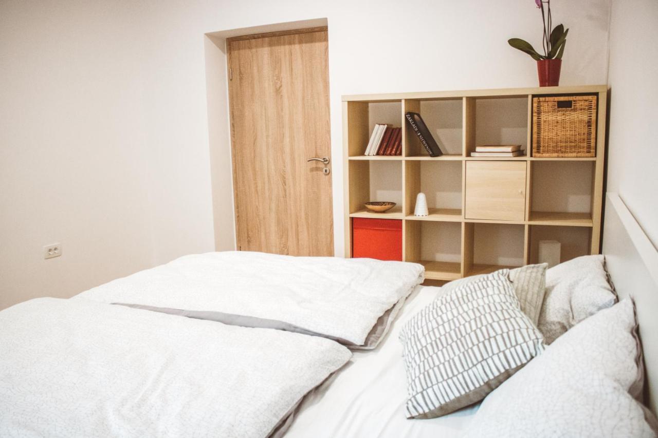 Entoli Apartment Podnanos Exteriör bild